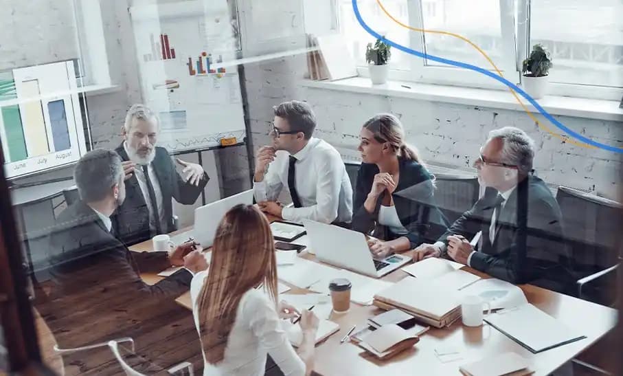 Equipe empresarial em reunião decidindo o melhor plano de saúde Plano PJ